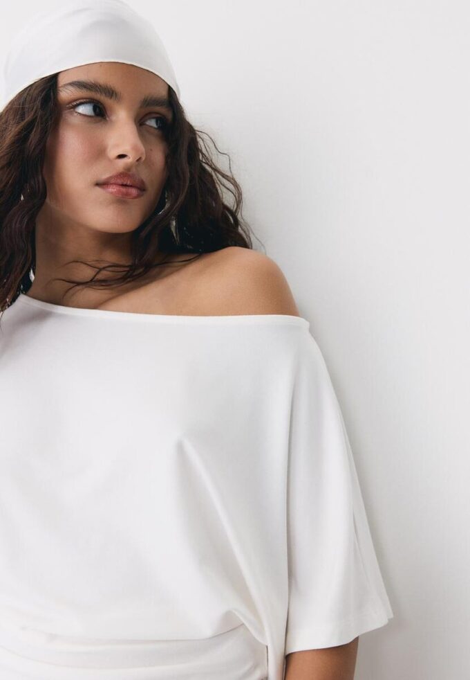 Kortærmet T-skjorte med båthals