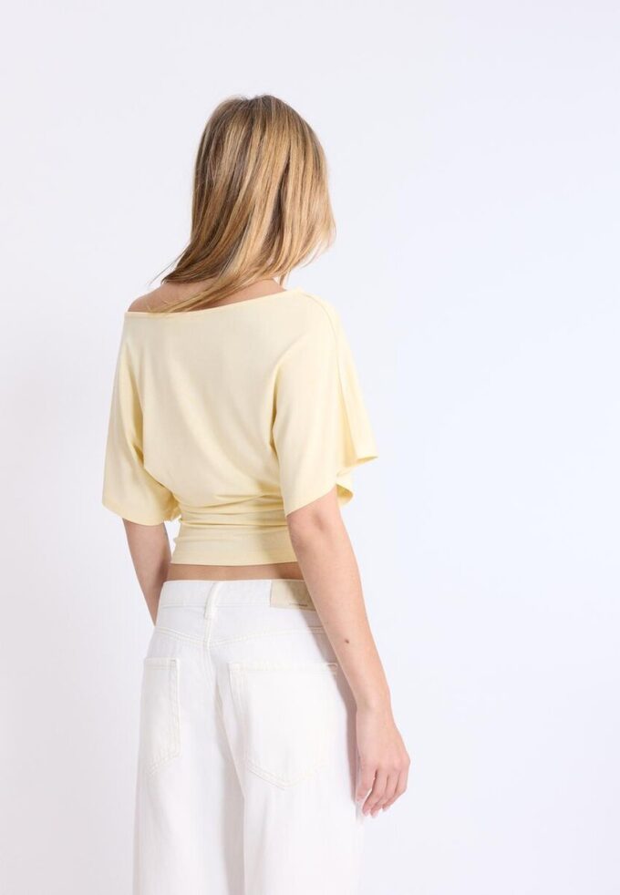 Kortærmet T-skjorte med båthals