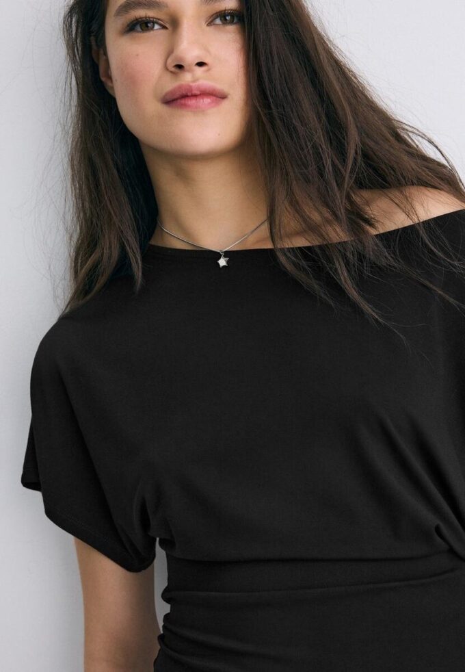 Kortærmet T-skjorte med båthals