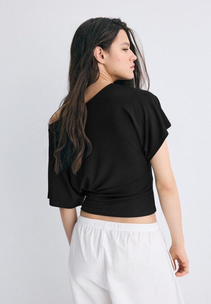 Kortærmet T-skjorte med båthals