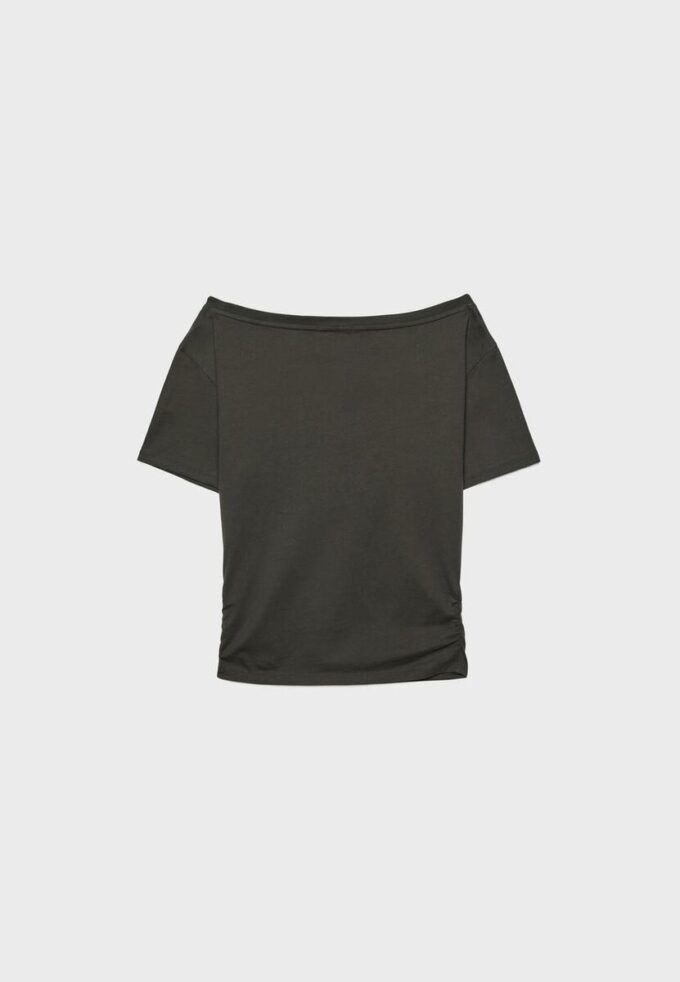 Kortærmet T-skjorte med båthals og rynker