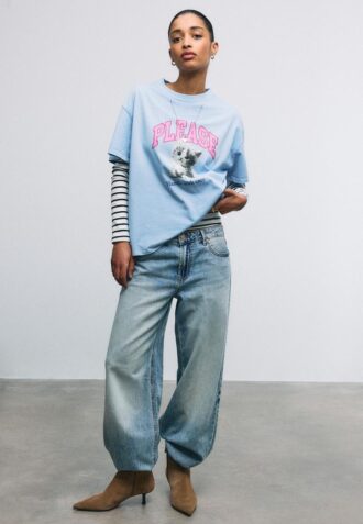 Kortærmet T-skjorte med grafikk og applikasjon