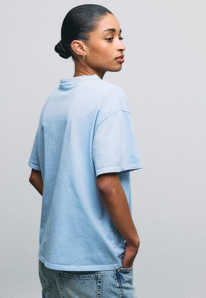 Kortærmet T-skjorte med grafikk og applikasjon