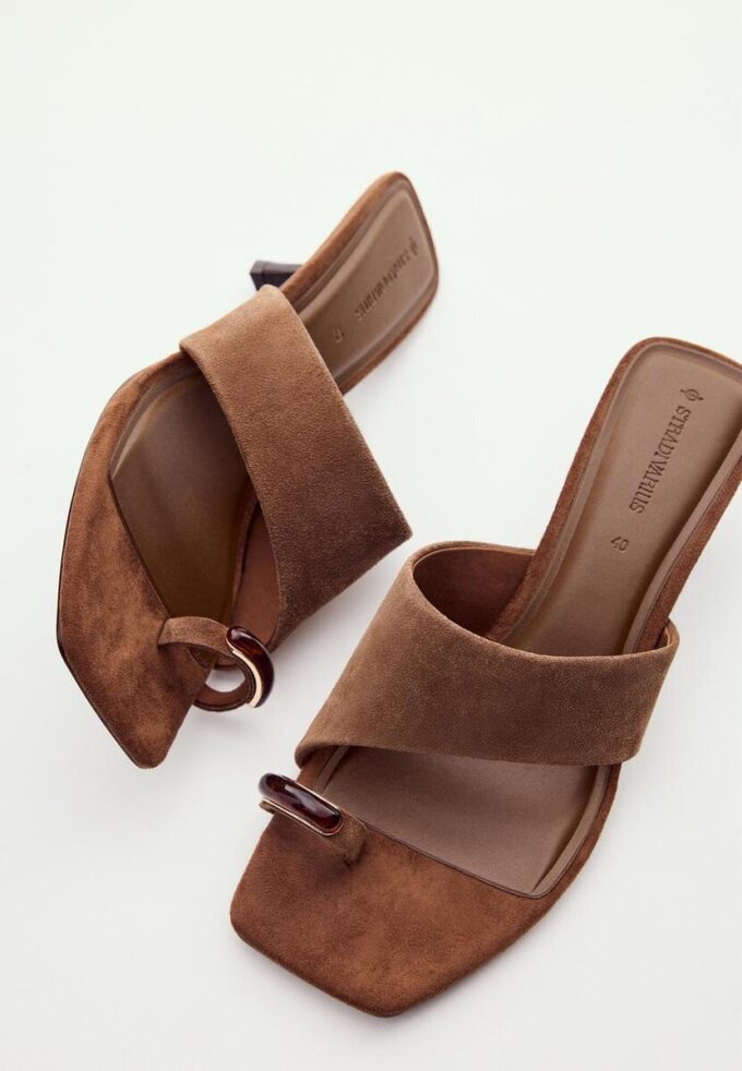 Lærsandaler med lav hæl