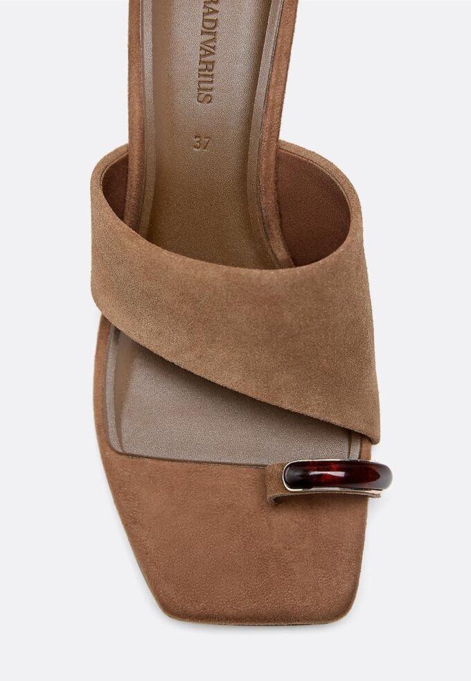 Lærsandaler med lav hæl