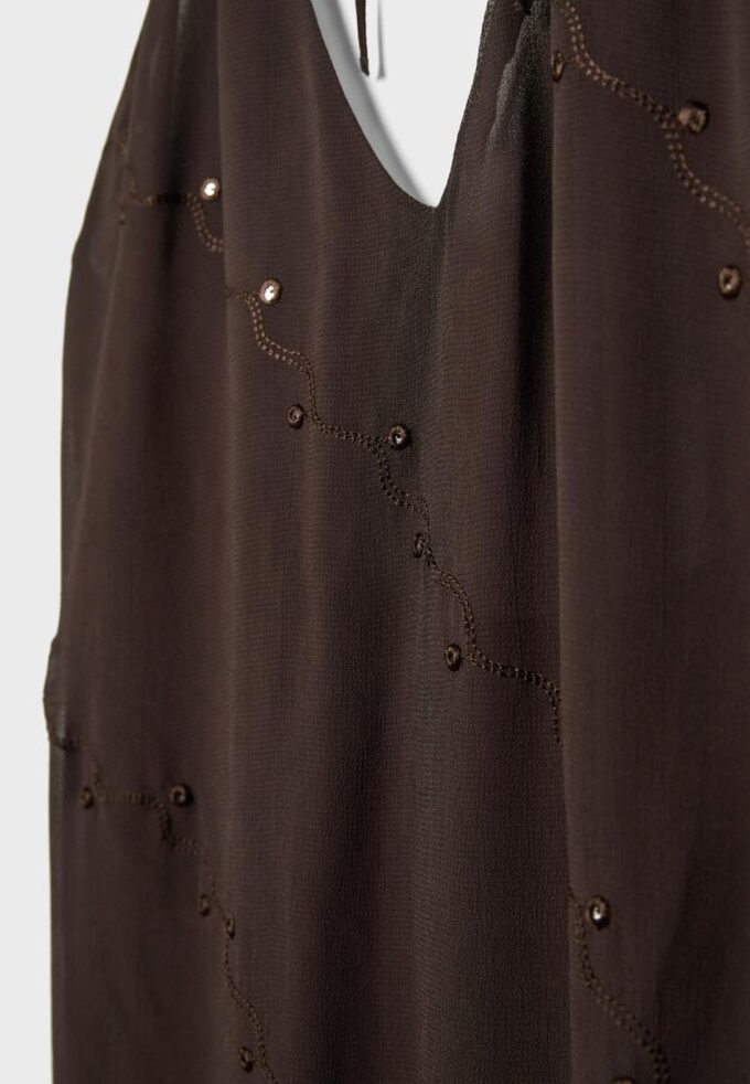 Lang brodert halterneck-kjole