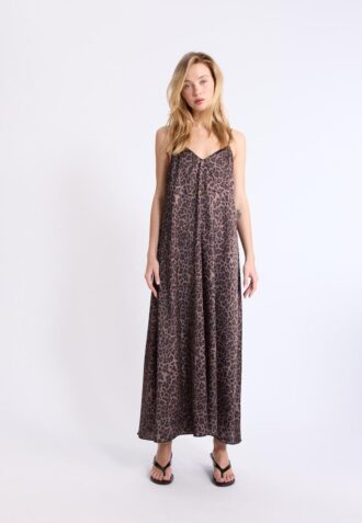 Lang, flytende satenkjole