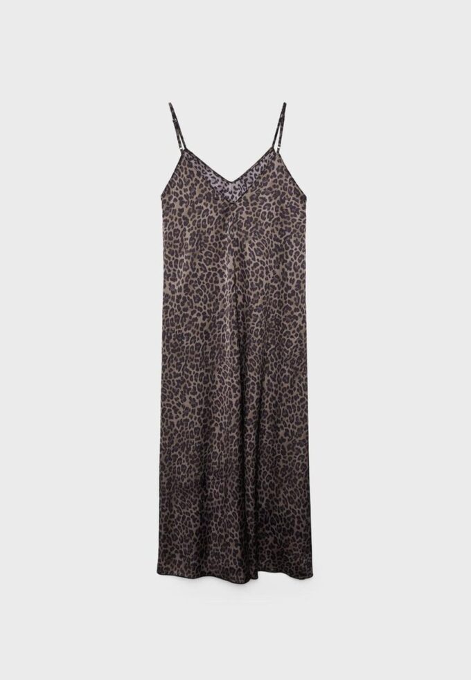 Lang, flytende satenkjole