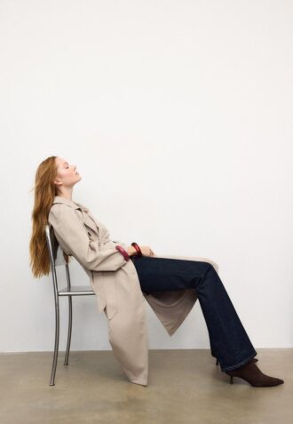 Lang, flytende trenchcoat