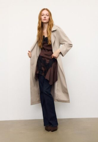 Lang, flytende trenchcoat