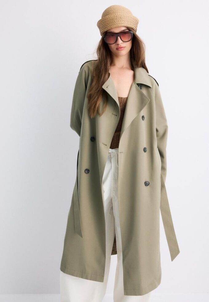 Lang, flytende trenchcoat