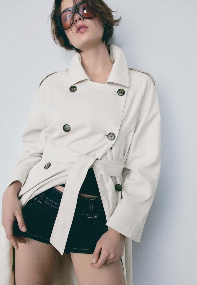 Lang, flytende trenchcoat