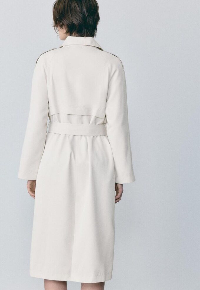 Lang, flytende trenchcoat