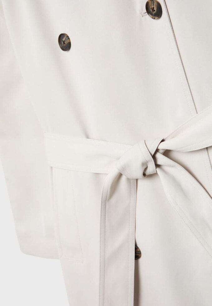 Lang, flytende trenchcoat