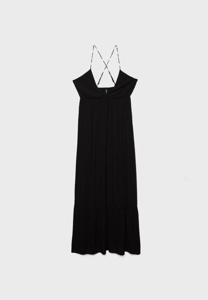 Lang kreppkjole med perlebesatte stropper