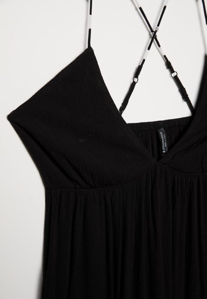 Lang kreppkjole med perlebesatte stropper