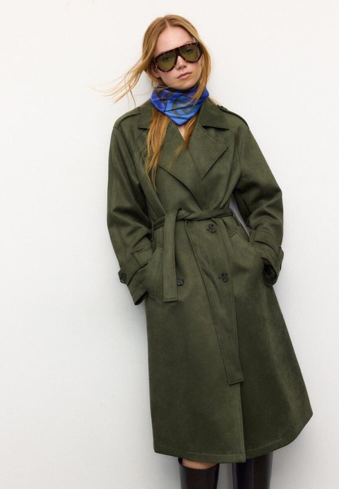 Lang trenchcoat i imitert semsket skinn