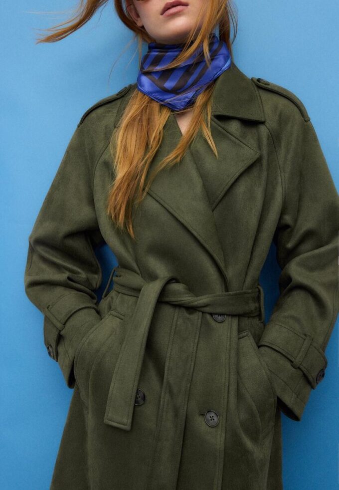 Lang trenchcoat i imitert semsket skinn