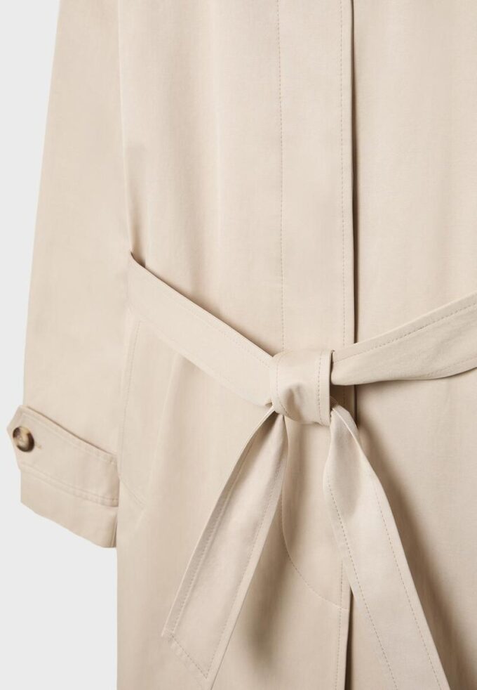 Lang trenchcoat med enkel knappestolpe