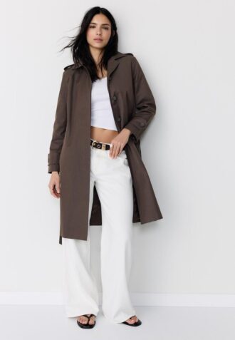 Lang trenchcoat med enkel knappestolpe