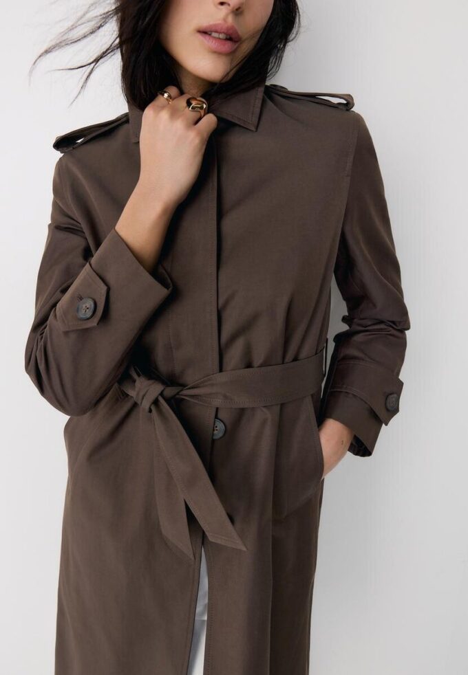 Lang trenchcoat med enkel knappestolpe