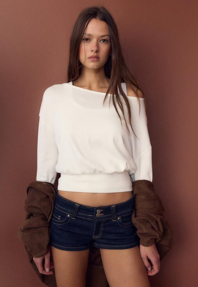 Langermet T-skjorte med båthals og kummerbund i nederkant