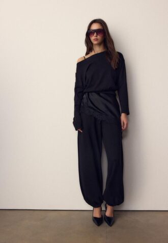 Langermet T-skjorte med båthals og kummerbund i nederkant