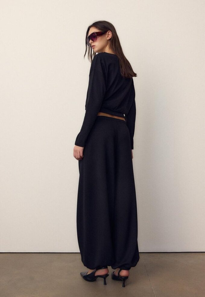 Langermet T-skjorte med båthals og kummerbund i nederkant