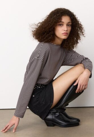 Langermet T-skjorte med båthals og stripete bånd