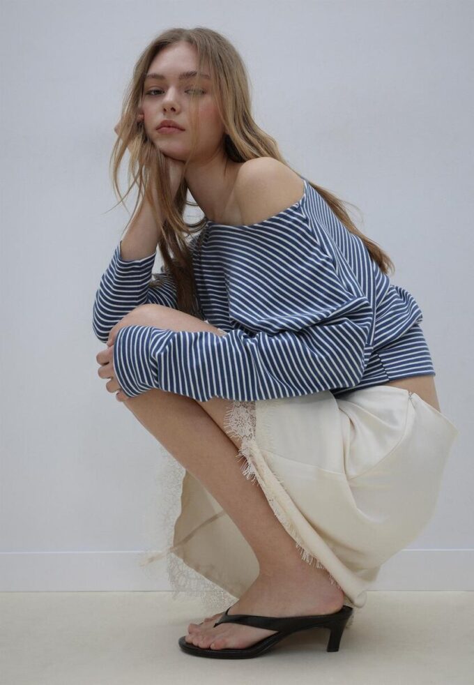 Langermet T-skjorte med båthals og stripete bånd