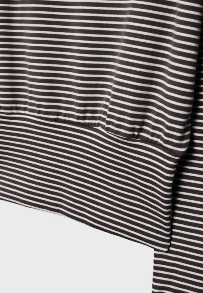 Langermet T-skjorte med båthals og stripete bånd