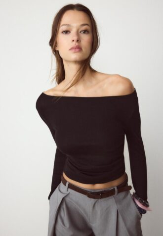 langermet t skjorte med rynk 1 7 330x477 - Langermet T-skjorte med rynk