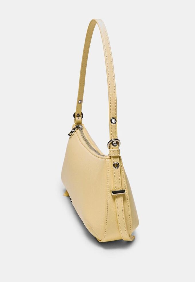 Langskåret skulderveske med ørepynt