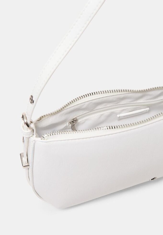 Langskåret skulderveske med ørepynt