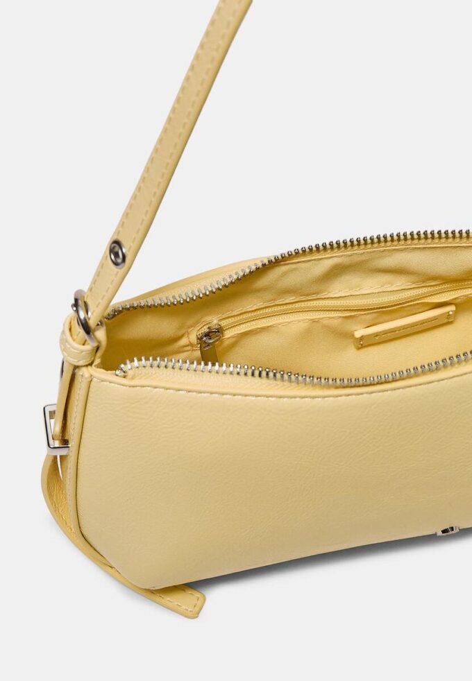 Langskåret skulderveske med ørepynt