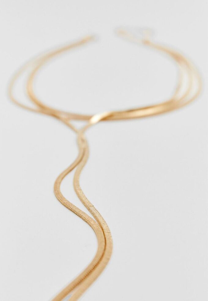 Langt halskjede med flere kjeder