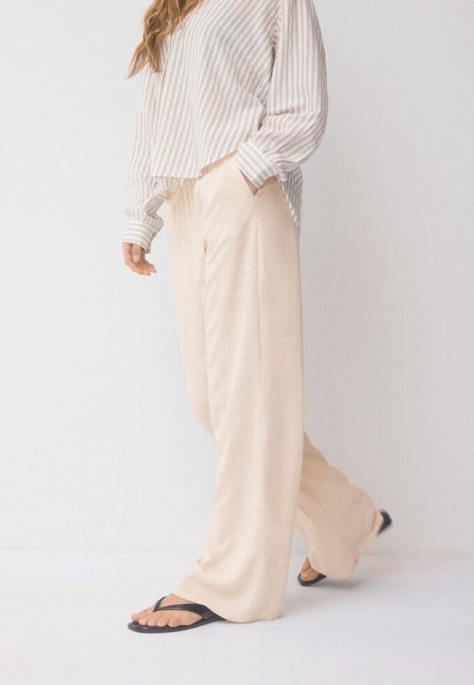 Løse bukser med lin-effekt