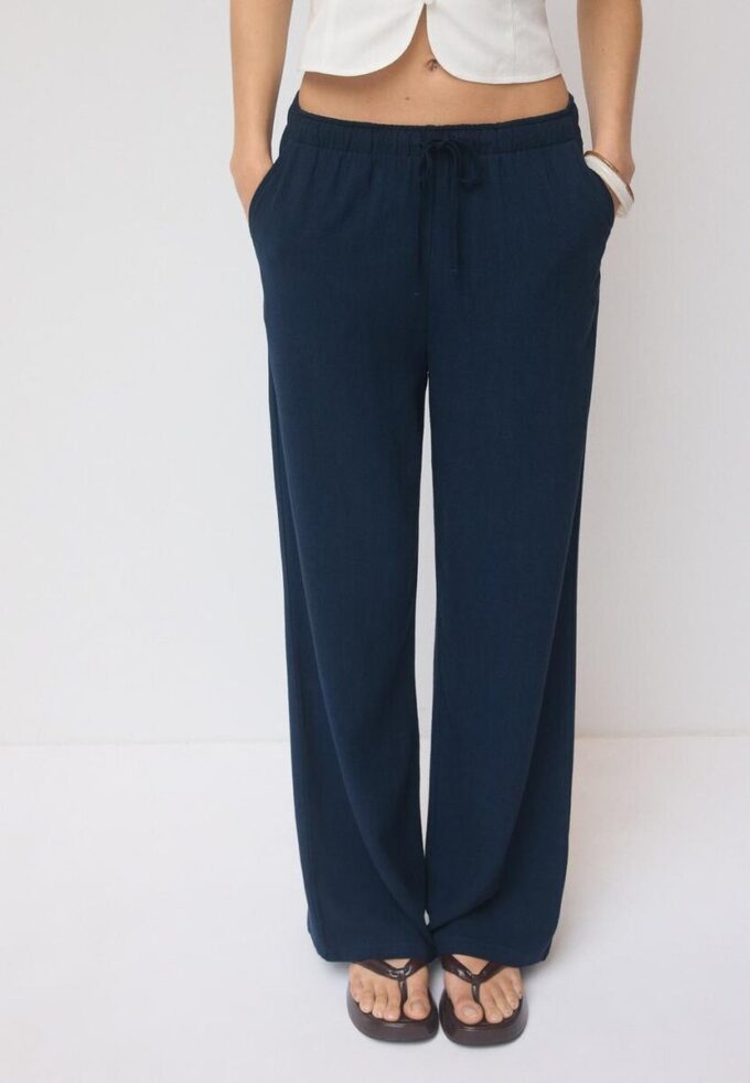 Løse bukser med lin-effekt