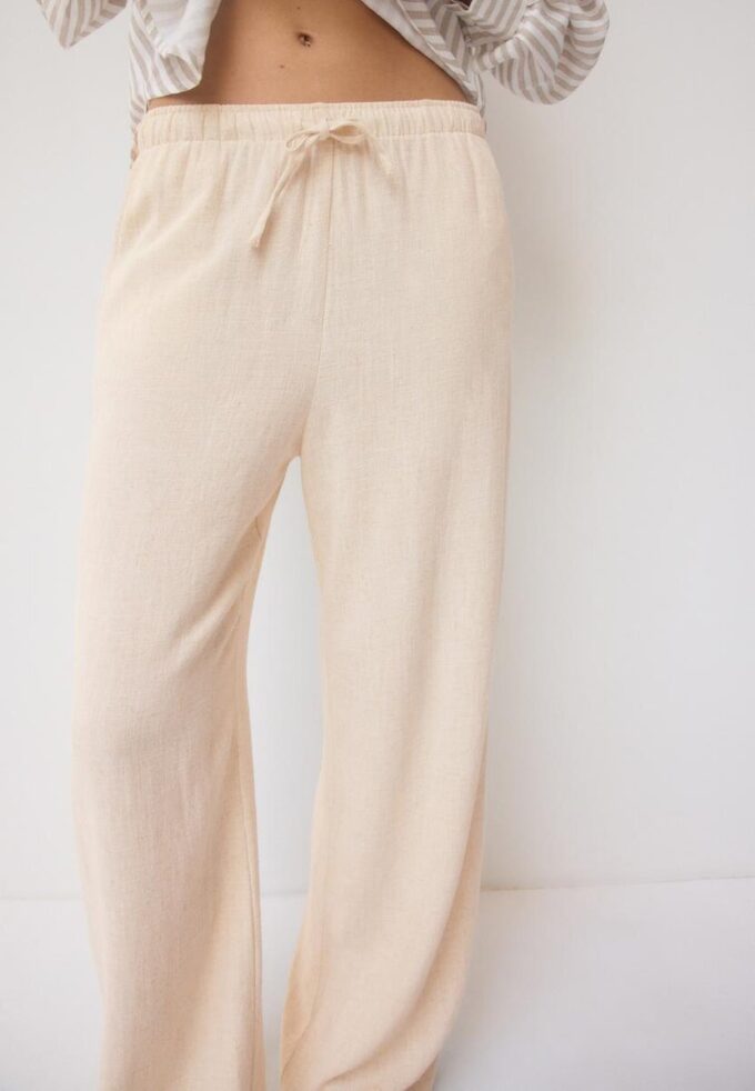 Løse bukser med lin-effekt