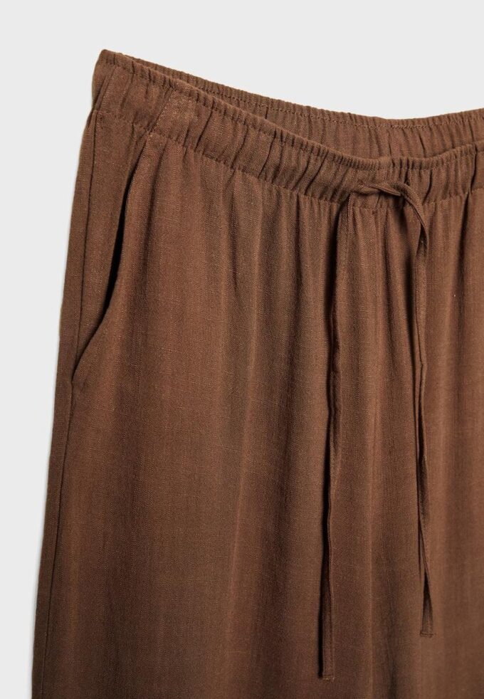 Løse bukser med lin-effekt