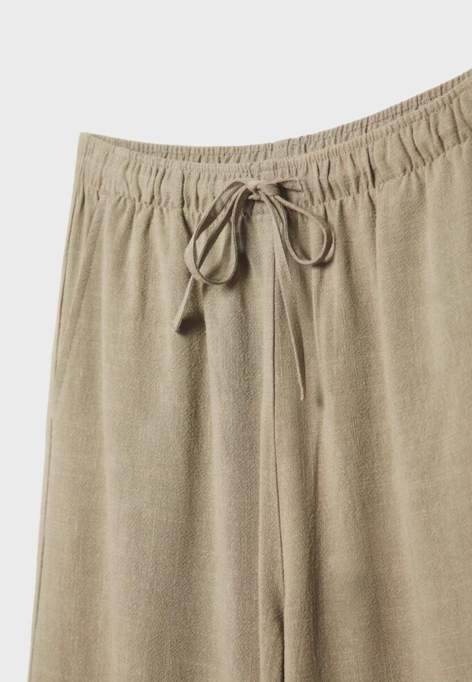 Løse bukser med lin-effekt