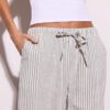 Løst sittende bukser i stripet linblanding