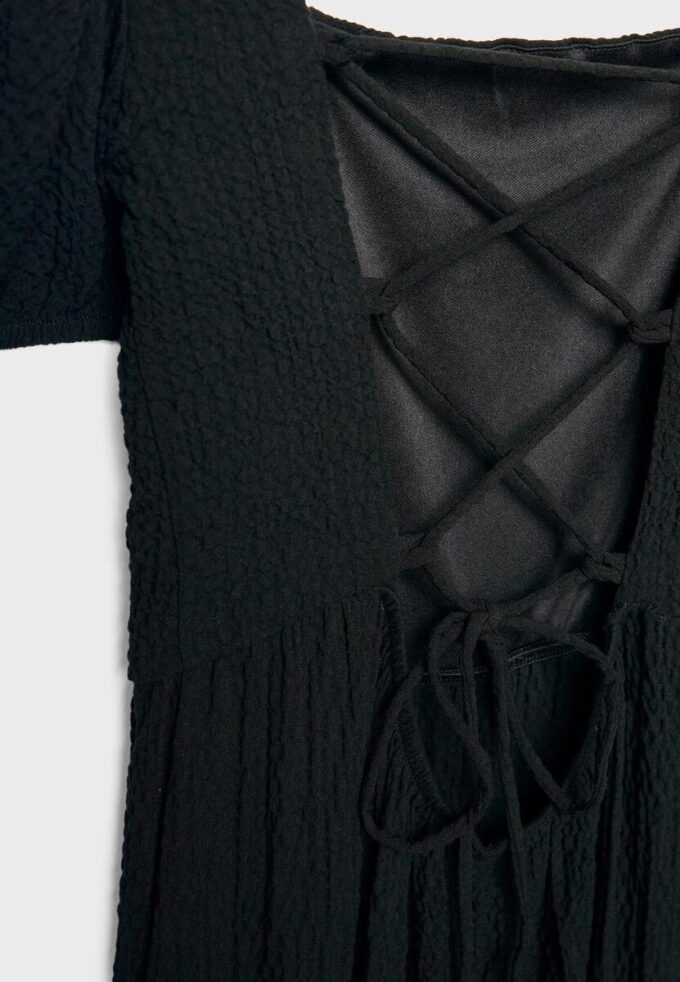 Løstsittende maxikjole med kryssrygg