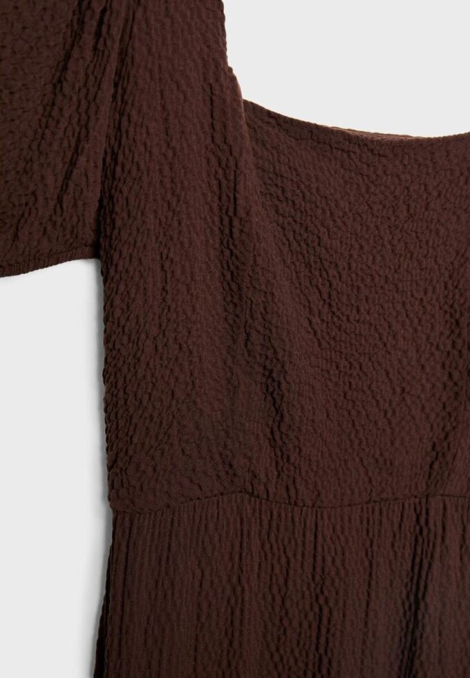 Løstsittende maxikjole med kryssrygg