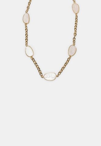 Metallbelter med fargede steiner og kjede