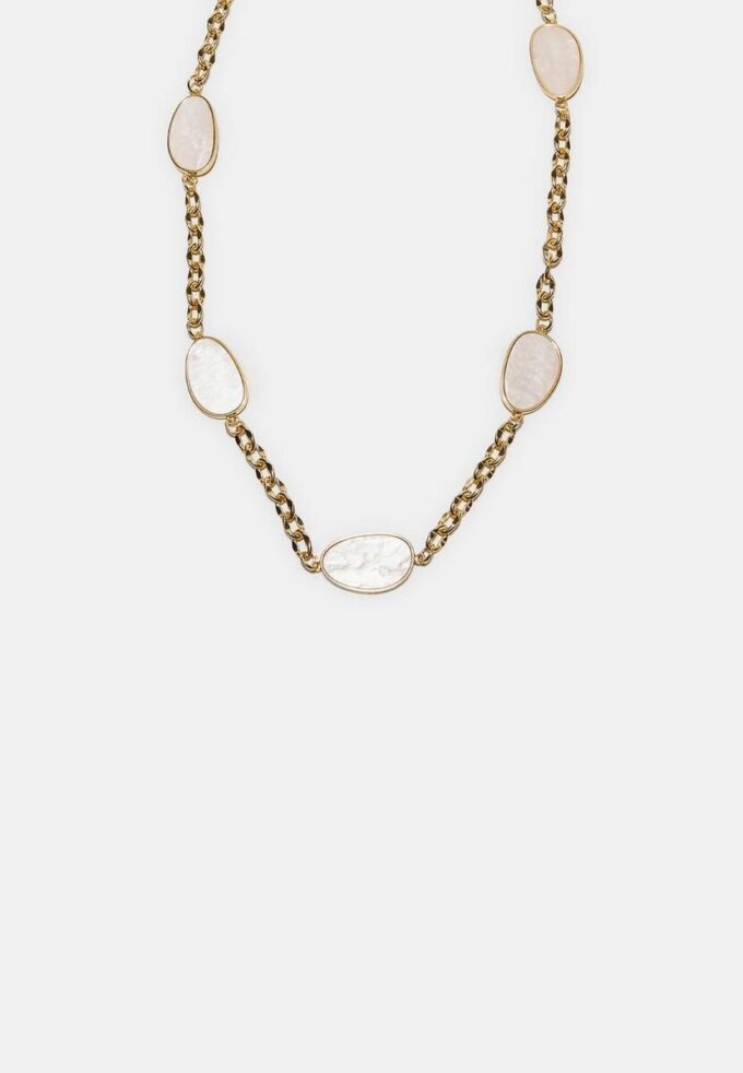 Metallbelter med fargede steiner og kjede