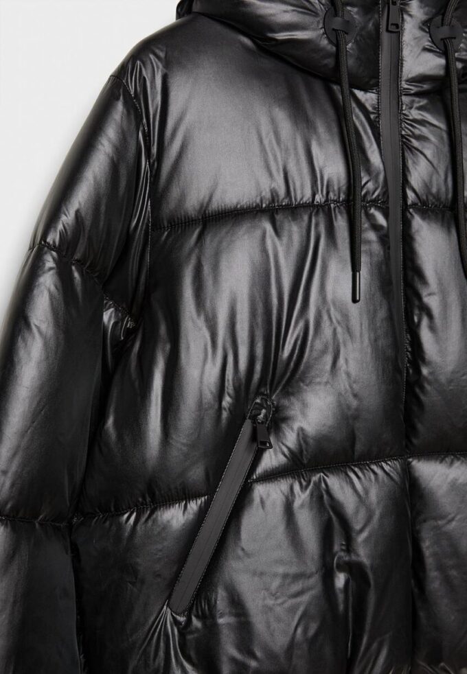 Metallisk dunjakke med hette