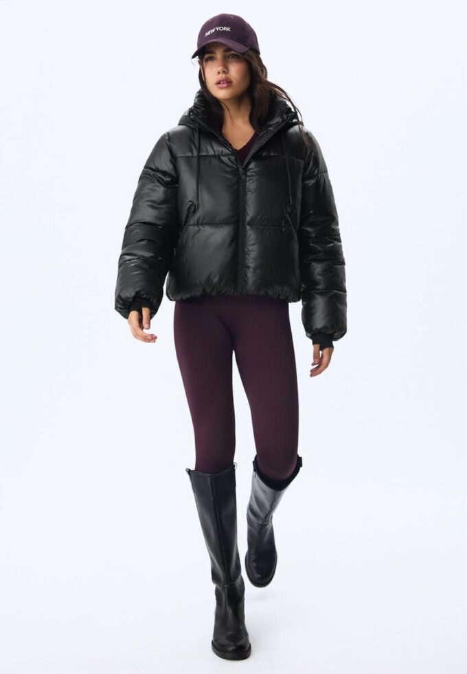 Metallisk dunjakke med hette