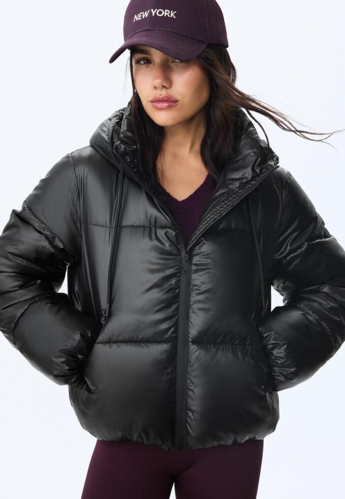 Metallisk dunjakke med hette