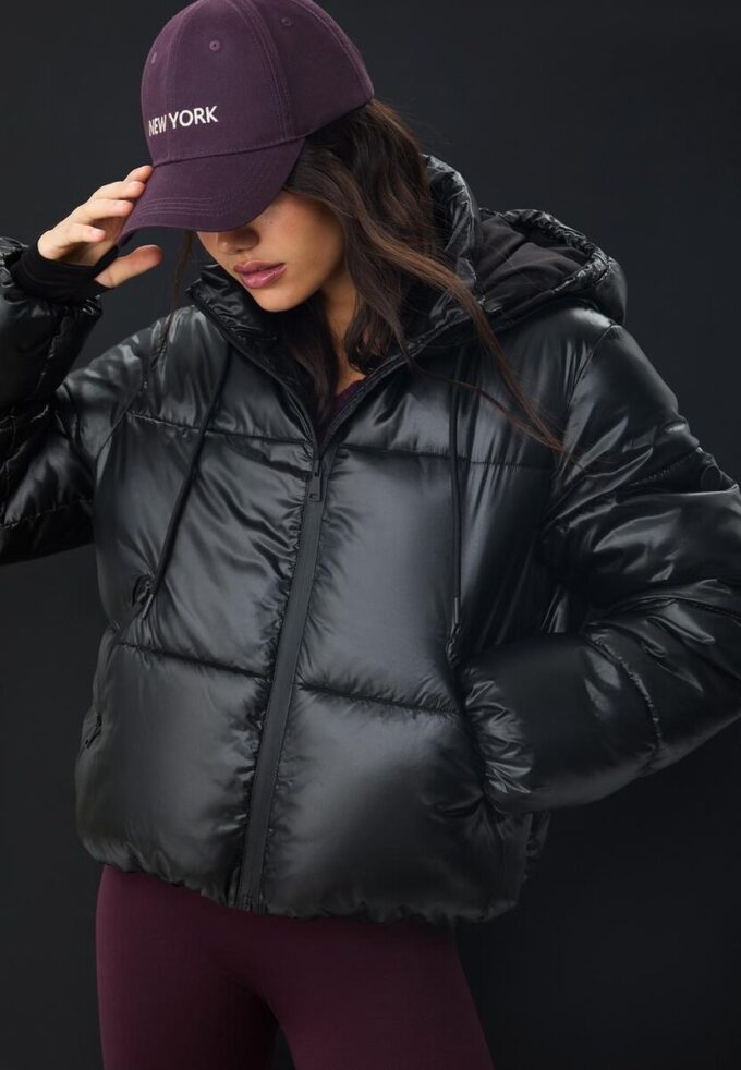 Metallisk dunjakke med hette